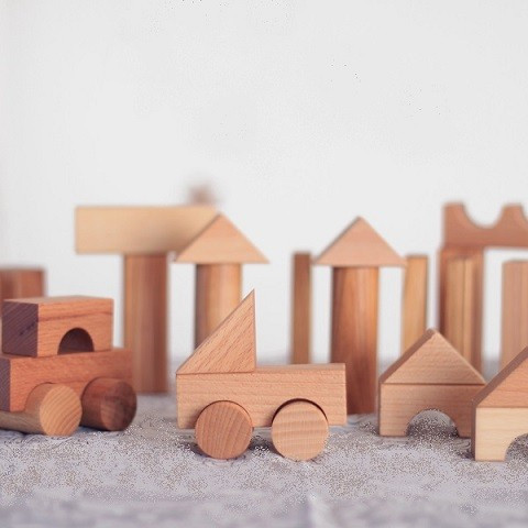 sac de 50 cubes et blocs de construction en bois naturel, jouet ecologique steiner waldorf de wooden story