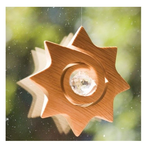 Etoile spirale et cristal de Swarovski à suspendre pour des arcs en ciels energisants wald fabrik allemagne