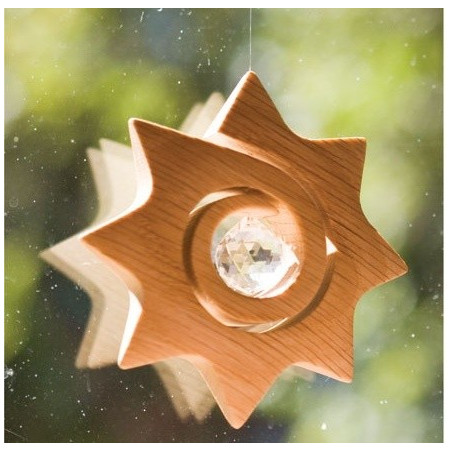 Etoile spirale et cristal de Swarovski à suspendre pour des arcs en ciels energisants wald fabrik allemagne