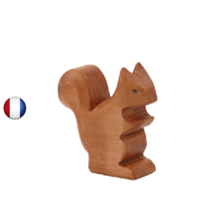 figurine ecureuil, jouet en bois walforf steiner inspiration ostheimer