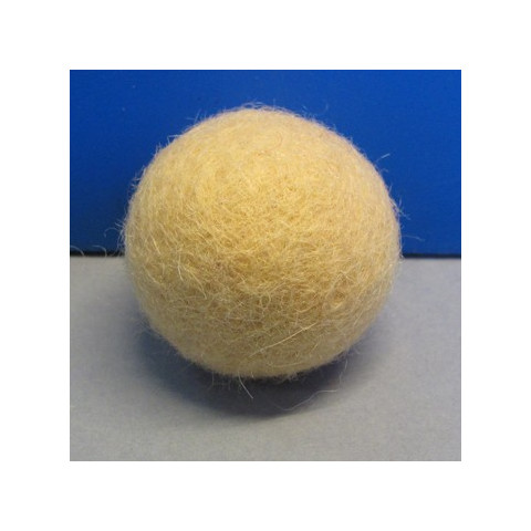 Boule de laine feutree pour tête de poupee waldorf
