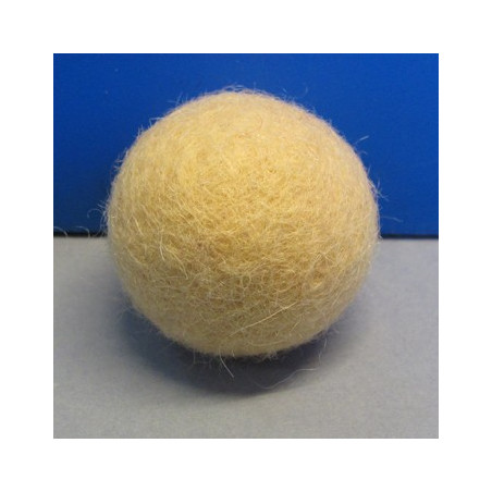 Boule de laine feutree pour tête de poupee waldorf